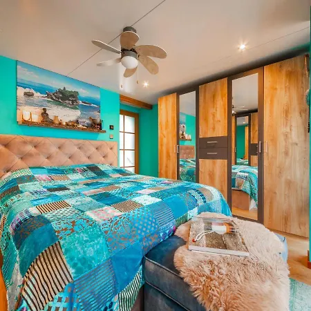 Tekne Romantic, Sailable Harbor Lodge, In A Beautiful Location In *