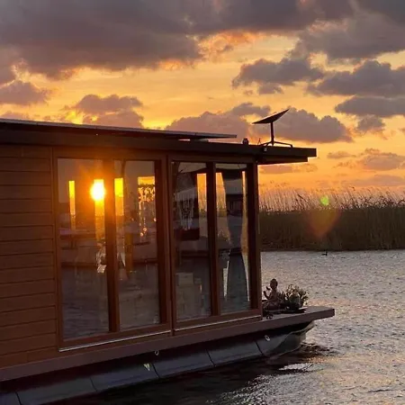 Tekne Romantic, Sailable Harbor Lodge, In A Beautiful Location In *
