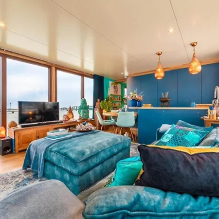 Romantic, Sailable Harbor Lodge, In A Beautiful Location In * Harderwijk