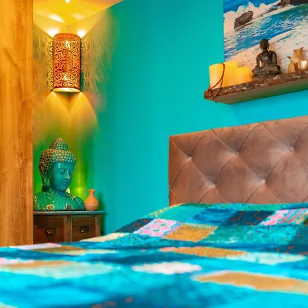 Romantic, Sailable Harbor Lodge, In A Beautiful Location In